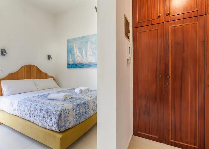 View & Value Studio Apartment In The Old Town