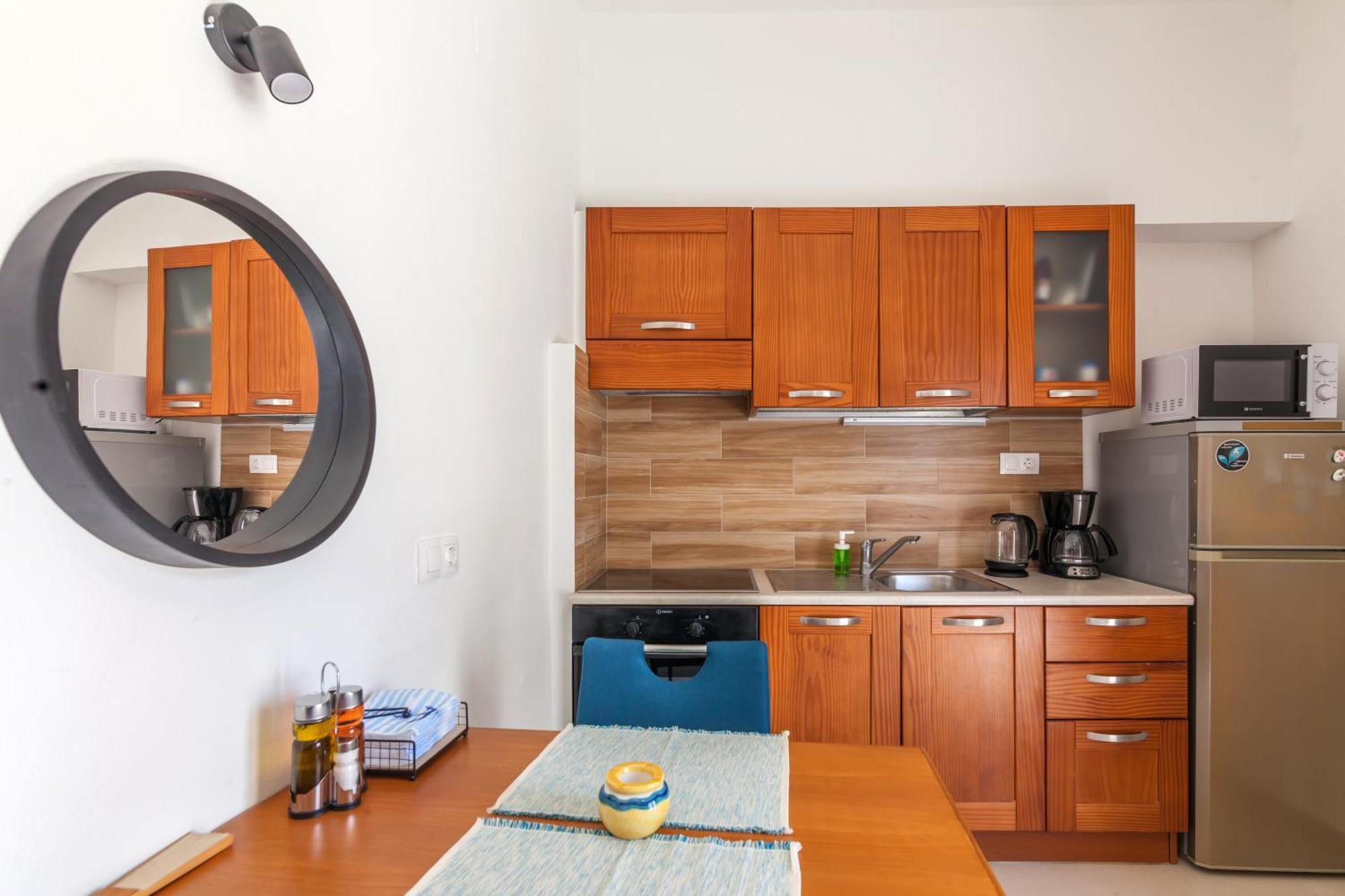 View & Value In The Old Town Apartment *