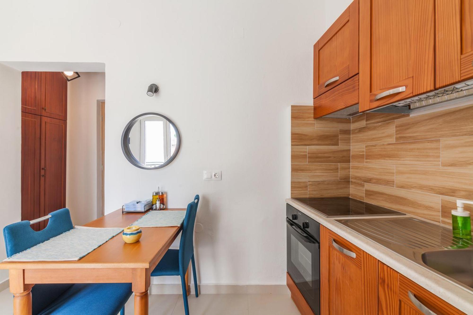 Apartment View & Value In The Old Town Heraklion (Crete)